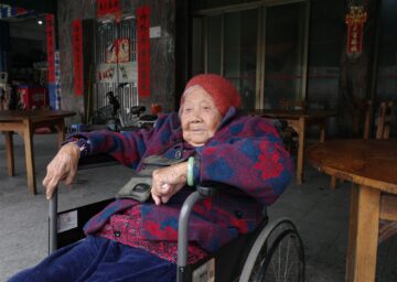 93 year old Comb Sister Huang Ruiyun1